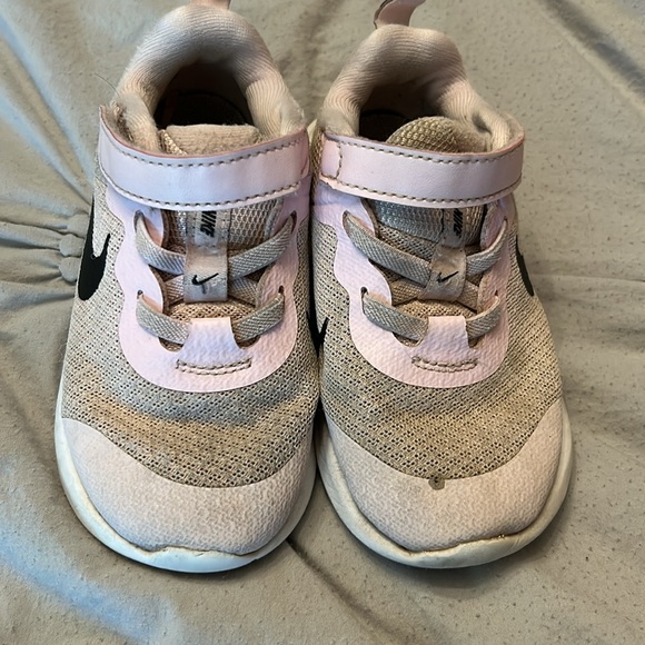 Pink Nikes 8 - Picture 2 of 6